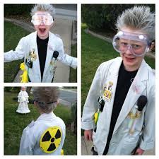 Savant Fou Une Blouse Blanche Quelques Eprouvettes Et De La Farine Dans Les Cheveux Mad Scientist Halloween Costume Mad Scientist Costume Scientist Costume