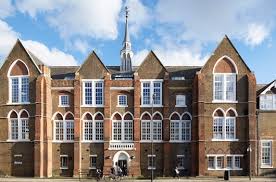 Membre de la conférence des grandes écoles et du chapitre des écoles de management, nous garantissons ainsi le haut niveau. Ecole A La Une College Francais Bilingue De Londres French Touch Properties