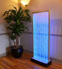 Air mancur menjadi salah satu bentuk keberadaan elemen air dalam rumah minimalis. 10 Inspirasi Desain Air Mancur Indoor Sejuk