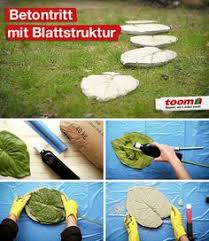 Dieser Betontritt Ist Nicht Nur Sehr Funktional Sondern Auch Ein Echter Blickfang Im Naturgarten Und So Leicht Herzustellen De Garten Beton Struktur Kreativ