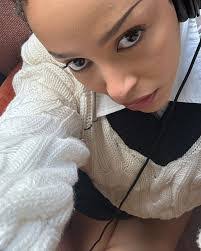 Chelsey Wise's Instagram, Twitter & Facebook