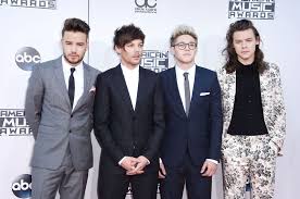 Black And White Floral Suit Harry Styles Breaking Harry Styles Wears A Floral Suit On The Amas Red Carpet American Music Awards 2015 American Music Awards One Direction