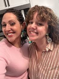 Laura Arledge's Instagram, Twitter & Facebook