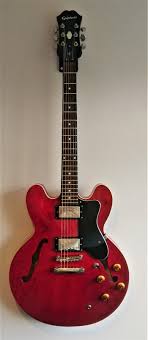 Epiphone Dot Es 335 Semi Hollowbody Cherry Red Light Use Great Condition Epiphone Epiphone Guitars Cool Guitar