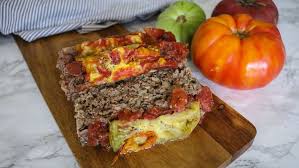 A Juicy Flavor Packed Keto Meatloaf Topped With A Tangy And Sweet Tomato Sauce That Is Gluten Free And Low Carb Meatloaf Recipes Almond Flour Recipes Meatloaf