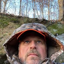 How to cut and join baseboards for a professional finish?