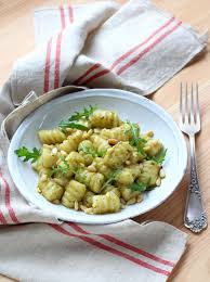 On Vous Explique Comment Realiser Des Gnocchis A La Maison Etape Par Etape Une Idee Recette Vegetarienne Gnocchis Recette Italienne Recette