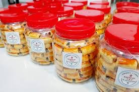1 cadar queen fitted king 2 sarung bantal. Baked By Y A S Bantal Peluk Saloma Kuih Makmur All Facebook