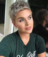 Beste Kurze Abgehackte Frisuren Die Sie Versuchen Sollten Abgehackte Beste Die Frisuren Kurze Sie Super Short Hair Short Hair Styles Short Choppy Hair