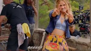 Mamma mia written by benny andersson, björn ulvaeus, and stig anderson performed by lily james, jessica keenan wynn, and alexa davies. Pin By Gabby Wall On T H R E A D S Mamma Mia Fashion Outfits