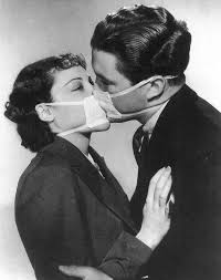 Black And White Kissing Aesthetic Postcard Couple Kissing With Surgical Masks B40c4 B W People Kissing Kissing Couples Photo