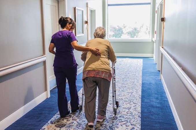 Comparing Care Options: Assisted Living Facilities vs. Nursing Homes in  Rhode Island - Briarcliffe