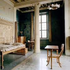 Villa kerylos was built in the 1800s by an extremely wealthy classical studies enthusiastic for his home. A Classically Inspired House Complete With Tragedy The New York Times
