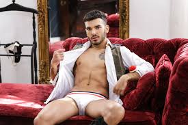 The Tailor and the Big Tail Gay Porn Video On Men | GayMobile.fr