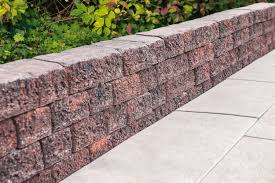 Trapezmauersteine Fur Einen Individuellen Mauerverlauf In 2020 Gartengestaltung Mauerstein Mauer