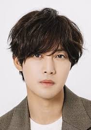 Trước đó, kim hyun joong được biết tới là leader của nhóm nhạc thần tượng ss501 thuộc quyền quản lý của daesung entertainmen. Kim Hyun Joong Dramawiki