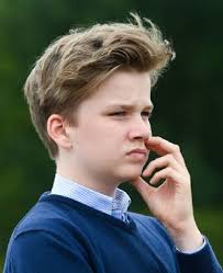 Royal Family Around the World: Belgian Royal Family's pose for photos