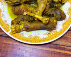 Gambar Warung Tengkleng Kepala Kambing di Solo pada malam hari