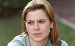 A 2004 article in the women's wear daily describ. Carolina Dieckmann Shows Letter With Revelation Of Author Of Family Ties Entertainment Prime Time Zone