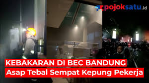 Cobb ini merupakan jenis ayam pedaging yang cukup populer di dunia yang dikembangkan untuk pembentukan daging dan dada yang tentu nya berkualitas. Bec Bandung Kebakaran Pengunjung Panik Berlarian Pojoksatu Id