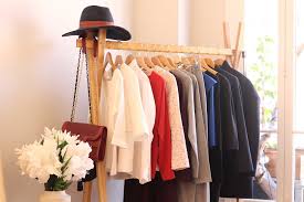 Le chemin est long et semé d'embûche vers le dressing idéal ! Capsule Wardrobe Comment La Creer Conseils Et Astuces En Video