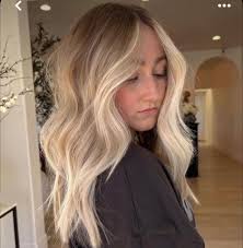 Looking for a hair stylist to help me achieve something like this at a  reasonable price🫶🏻🫶🏻 I have been getting highlights but they're too  much maintenance and I do not like the