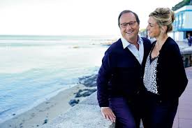 D'après gala, elle assistait au même moment à la projection d'un film qu'elle soutient. Francois Hollande Et Julie Gayet Un Couple En Marche