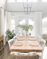 Let's start with colors, the colors recommended for a coastal dining room decor are those inspired by the beach view and its beautiful. 23 Best Inspirational Coastal Dining Rooms