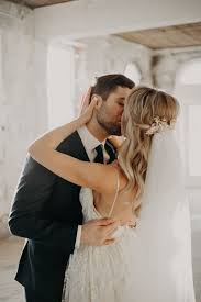Charming And Elegant Winter Saskatchewan Wedding At K S Community Hall Junebug Weddings Bridal Hair Veil Bride Hairstyles With Veil Winter Wedding Hair