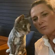 What could be causing a near new washing machine to not drain and show an  error?