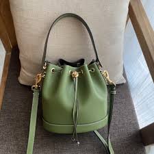 Apakah anda kebingungan memilih tas. Harga Tas Handbag Bahu 2021 Terbaru Mei 2021 Biggo Indonesia