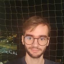 Can Hellblasters fire pistols in close combat?