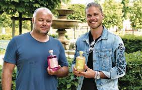 Rúrik gíslason hefur hafið samstarf við þekktasta kristalsframleiðanda danmerkur, glacier gin x frederik bagger. Waghausel Rurik Gislason Bietet Eigene Gin Marke It S R Gin An Wiesloch Rnz