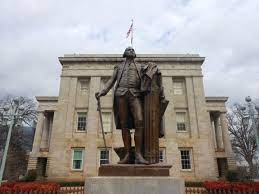 The original sculpture is located in the rotunda of the virginia state capitol in richmond, virginia, and has been copied extensively. Datei George Washington Statue In Raleigh Jpg Wikipedia