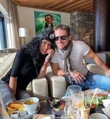 Dacă misterul prezentatorului a fost dezvăluit, acesta fiind pavel bartoș, iată că noi surprize stau să fie descoperite. Mihaela RÄƒdulescu È™i Felix Baumgartner Ne AratÄƒ Cum S Au Distrat In ElveÈ›ia ReÈ›ete È™i Vedete