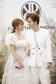 'vợ yêu, anh hứa không để một ai ức hiếp em' kin nguyễn có chia sẻ trong hôn lễ diễn ra ở tp hcm tối 17/7 khiến thu thủy xúc động. TrÆ°á»›c Thá»m Ä'am CÆ°á»›i Thu Thá»§y Kin Nguyá»…n Cung Nhau Ä'i Xem Show Thá»i Trang Cá»§a Ntk Chung Thanh Phong