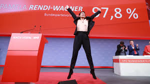 Sie ist auch die bereichssprecherin für außenpolitik in der. Sprung An Die Spo Spitze 97 8 Prozent Fur Rendi Wagner Kurier At