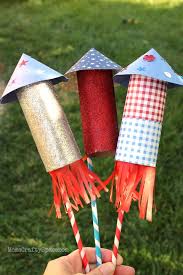 Plus, it's easy to let your kids help make all the patriotic flare. 31 Best 4th Of July Crafts Patriotic Craft Ideas 4th Of July Diys