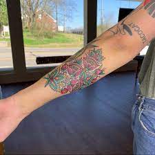 We are conveniently located near the airport, interstate 40, the grand ole opry and briley parkway. Elle Ulmer At Gratitude Tattoo In Nashville Tn Tattoos