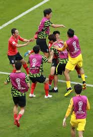 스포탈코리아 김희웅 인턴기자= 국제축구연맹(fifa)이 손흥민(토트넘 홋스퍼)의 월드컵 활약상을 조명했다. 3ê²½ê¸° 2ê³¨ ì—ì´ìŠ¤ ì†í¥ë¯¼ì´ ë°ížŒ ë…ì¼ì „ ëˆˆë¬¼ì˜ ì˜ë¯¸