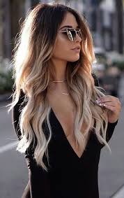 Blondes Ombre Welliges Blondes Haar Mit Ombre Braunes Haar Mit Ombre Haarfarben Long Hair Styles Hair Styles Balayage Hair