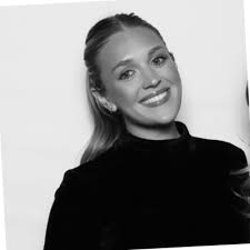 I am proud to announce that I just wrapped my first day as an Assistant  Account Executive at Ogilvy. I am extremely grateful for this opportunity  and would like to thank Annika