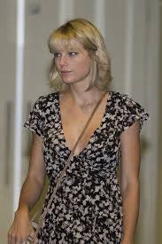 Taylor Swift S Date Night Dress Is The Definition Of Fairy Tale Romance Date Night Dresses Taylor Swift Street Style Taylor Swift Dress