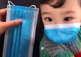 The small folds on each side should eliminate gapping and create a snug face mask fit. Here S How To Quickly Modify An Adult Sized Disposable Face Mask To Fit Your Kid Lifestyle News Asiaone