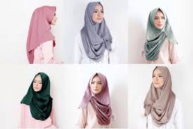 Produk yang akan dijual dalam usaha ini adalah baju seperti kaos dan kemeja, cardigan serta kerudung seperti. Lika Liku Atina Maulia Membangun Bisnis Vanilla Hijab Portal Investasi Anak Muda