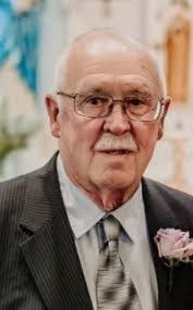 Derek Axline's Instagram, Twitter & Facebook