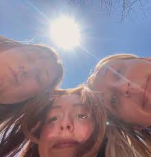 just some girlies in nature 🌲