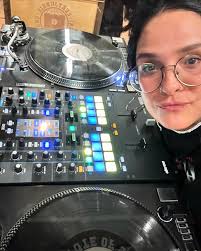 TurntableQueen (@pamthefunkstress) • Instagram photos and videos