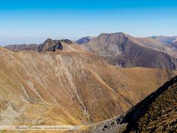 Vârful moldoveanu este vârful muntos cel mai înalt din românia, situat în masivul făgăraș, județul argeș. Varful Moldoveanu Fagaras Munti Aventura In Romania