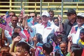 Isu pasang bendera malaysia terbalik sudah banyak kali dibuat, negara kita sudah 63 pada 4 ogos lalu, bendera malaysia dipasang terbalik di sebuah sekolah jenis kebangsaan di kluang sebelum. Tak Perlu Wujud Rang Undang Undang Isu Bendera Terbalik Klik